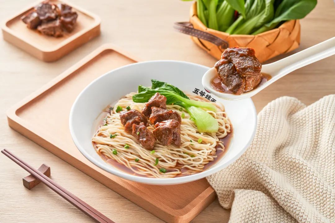 餐饮“至暗时刻”,五爷拌面砸下近千万元帮扶门店(图4) 餐饮“至暗时刻”,五爷拌面砸下近千万元帮扶门店(图4)