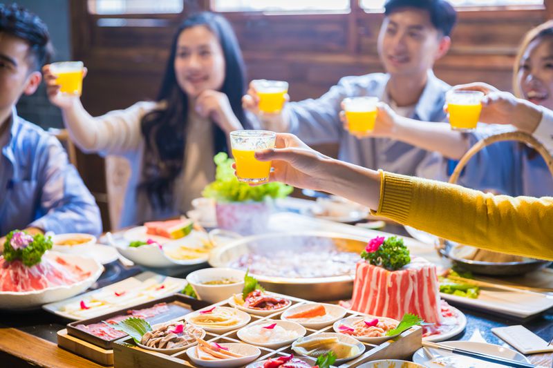 餐饮爆火背后：一场“危机并存”的报复消费？(图1)